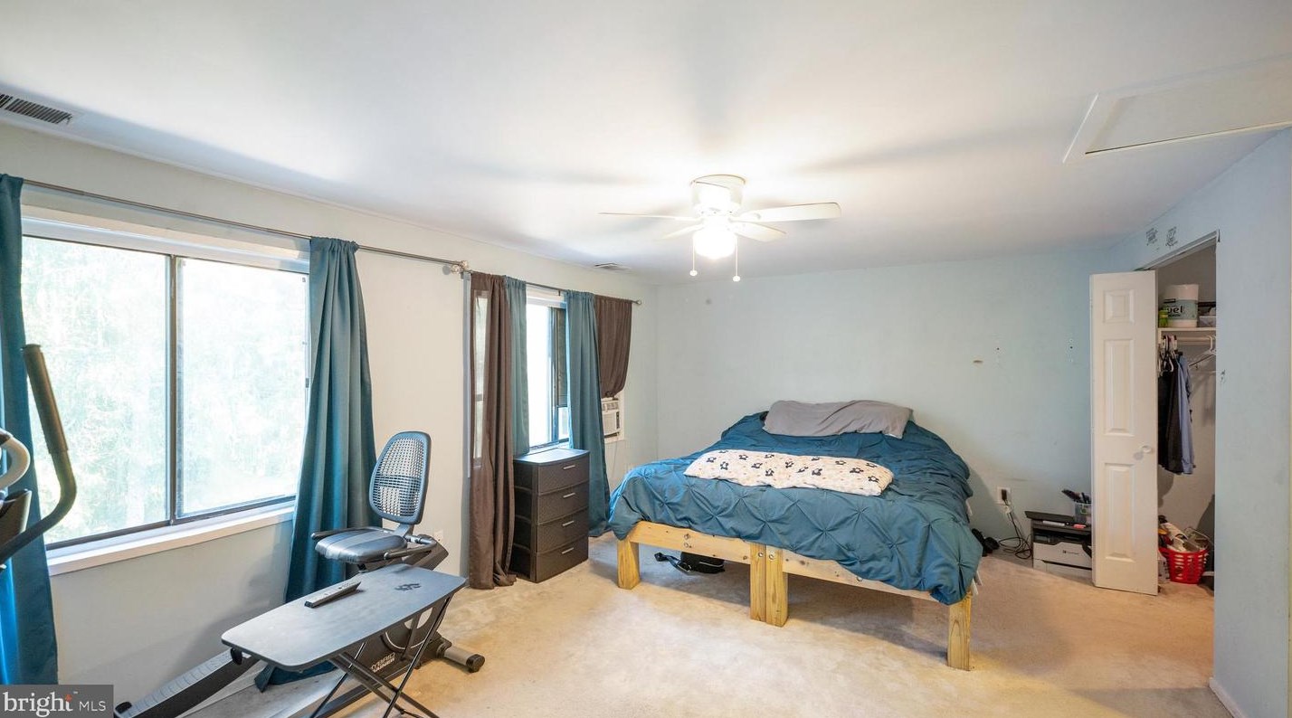 9423 Chadburn Pl, Gaithersburg MD 20886-4030 exterior