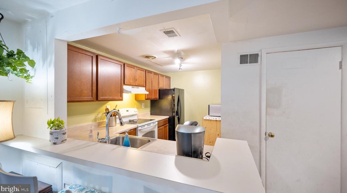 9423 Chadburn Pl, Gaithersburg MD 20886-4030 exterior