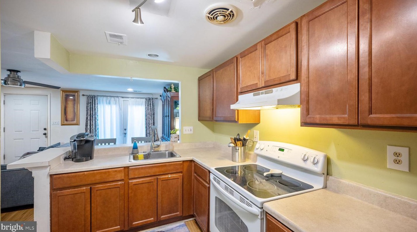 9423 Chadburn Pl, Gaithersburg MD 20886-4030 exterior