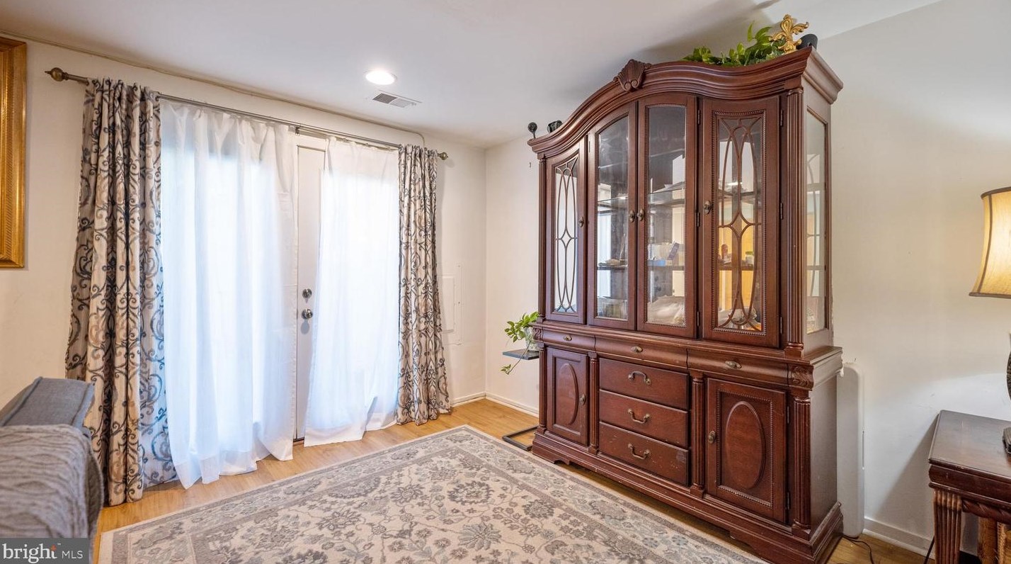 9423 Chadburn Pl, Gaithersburg MD 20886-4030 exterior