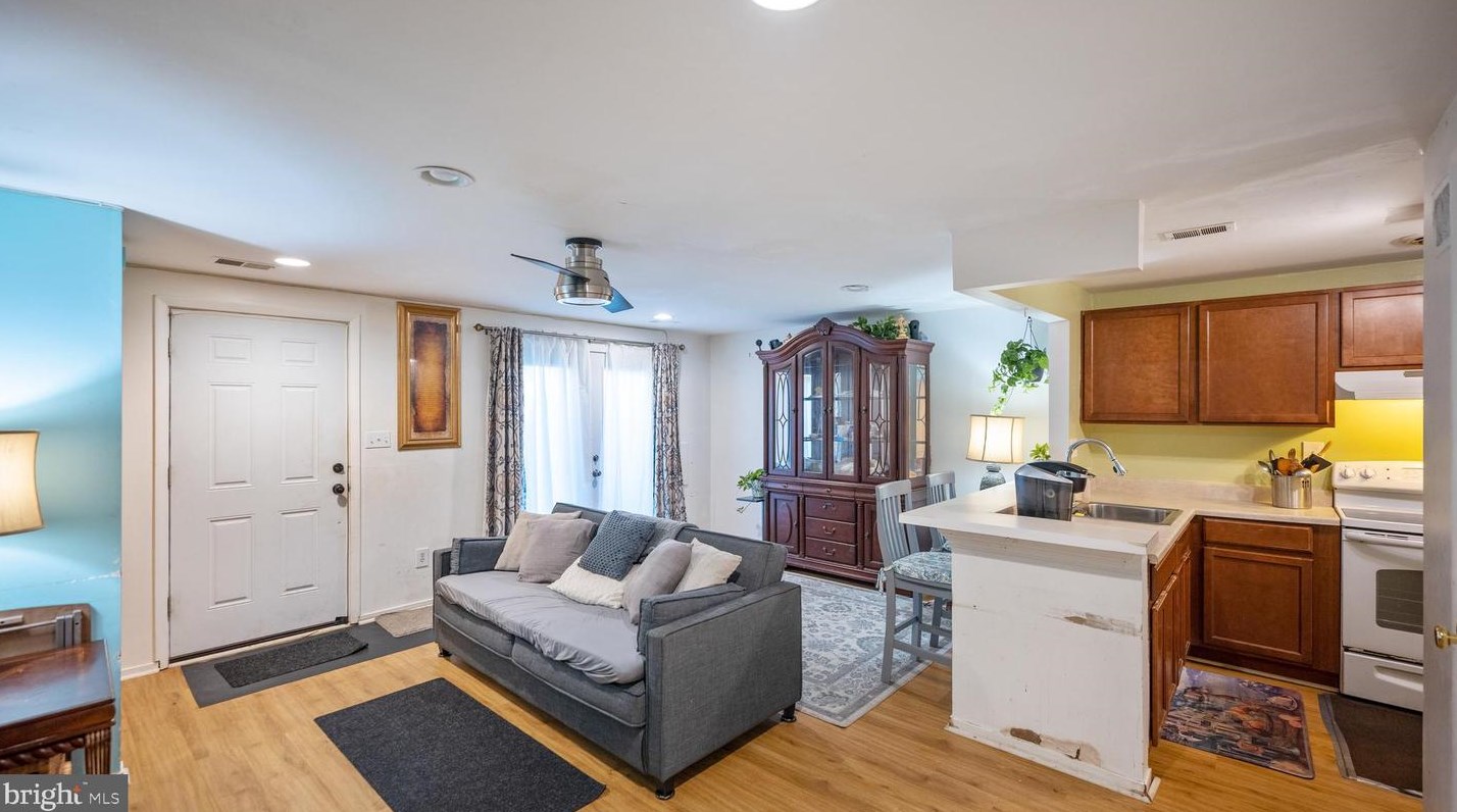 9423 Chadburn Pl, Gaithersburg MD 20886-4030 exterior