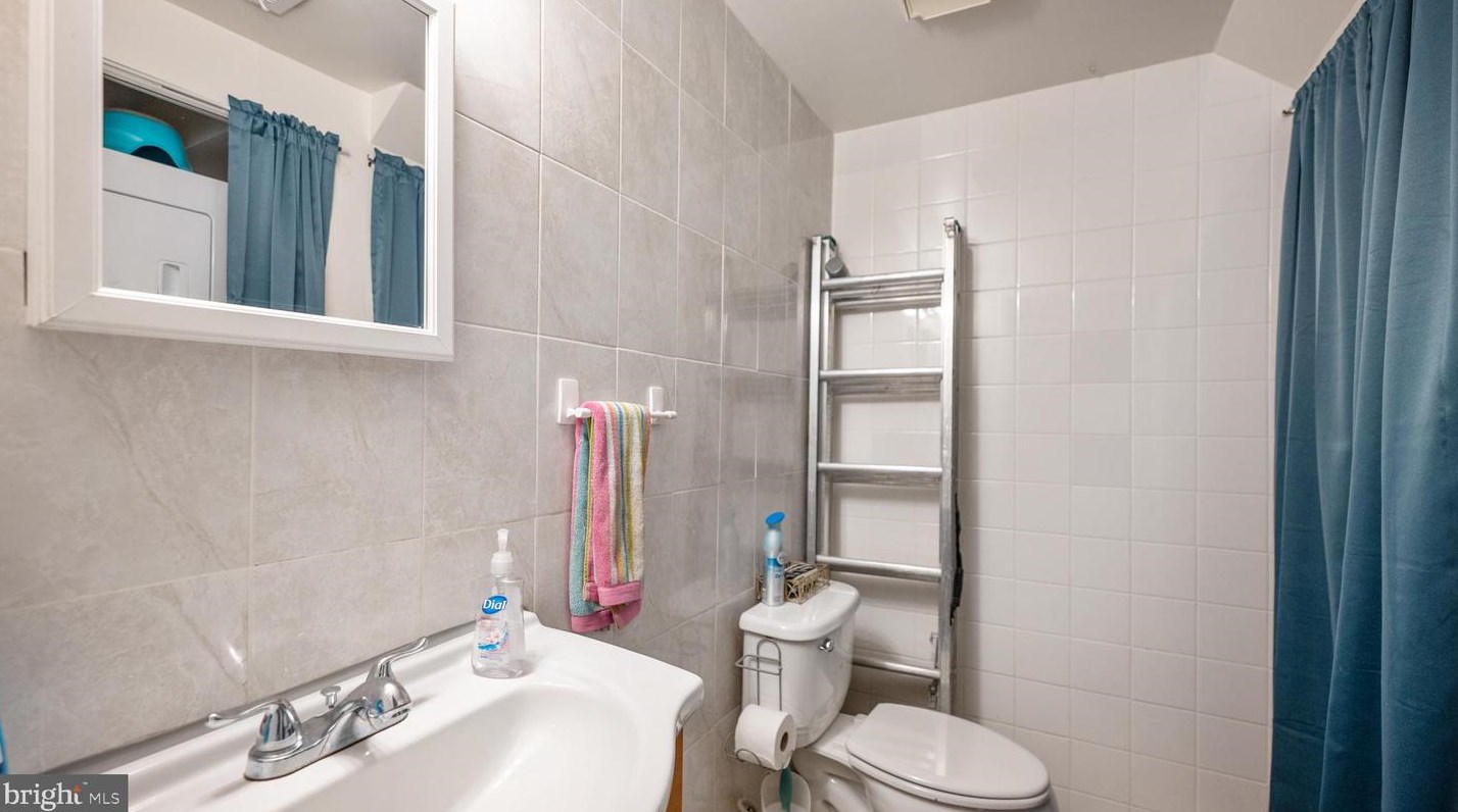 9423 Chadburn Pl, Gaithersburg MD 20886-4030 exterior