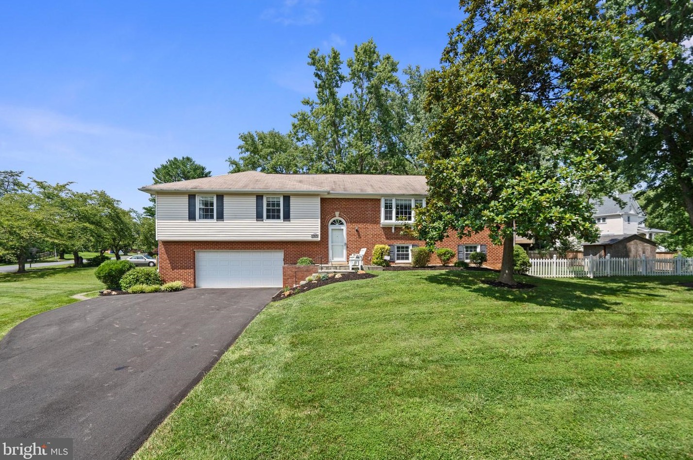 17479 Queen Elizabeth Dr, Olney MD  20832-2133 exterior