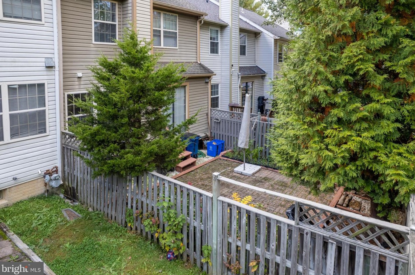 8465 Meadow Green Way, Gaithersburg MD  20877-3728 exterior