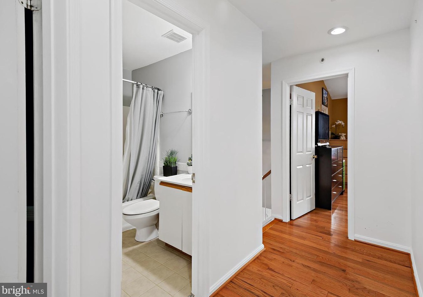 8465 Meadow Green Way, Gaithersburg MD  20877-3728 exterior