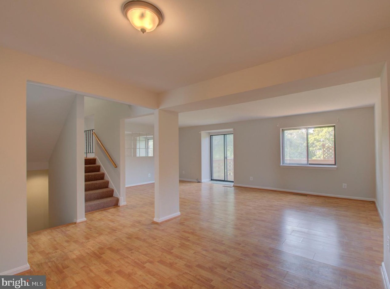 9905 Lk Lndg Rd, Gaithersburg MD 20886-0603 exterior