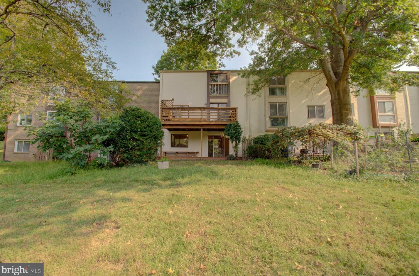 9905 Lk Lndg Rd, Gaithersburg MD 20886-0603 exterior