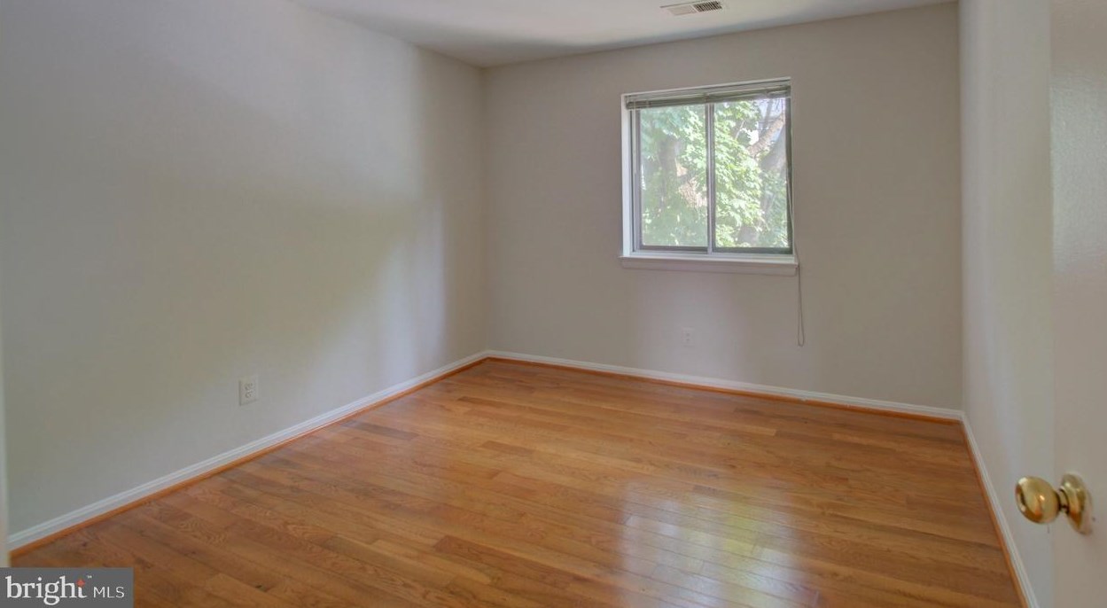 9905 Lk Lndg Rd, Gaithersburg MD 20886-0603 exterior