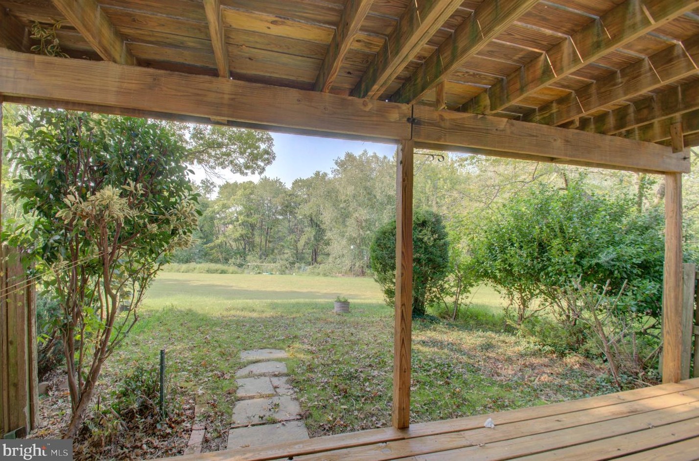 9905 Lk Lndg Rd, Gaithersburg MD 20886-0603 exterior