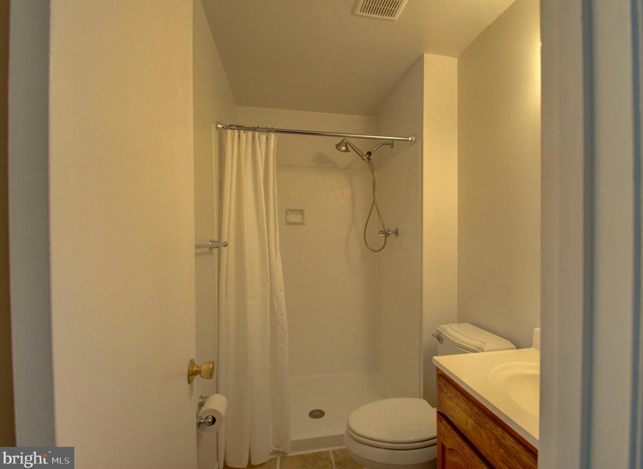 9905 Lk Lndg Rd, Gaithersburg MD 20886-0603 exterior