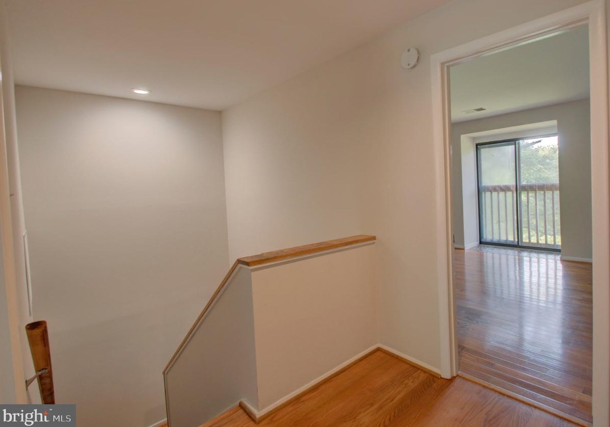 9905 Lk Lndg Rd, Gaithersburg MD 20886-0603 exterior