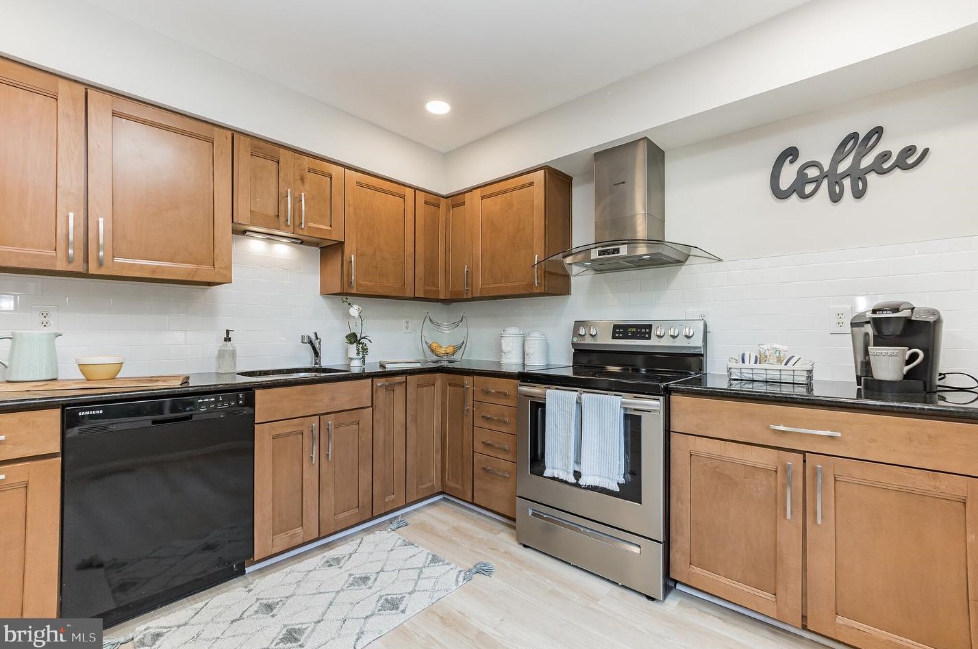 9830 Dairyton Ct, Gaithersburg MD 20886-1102 exterior