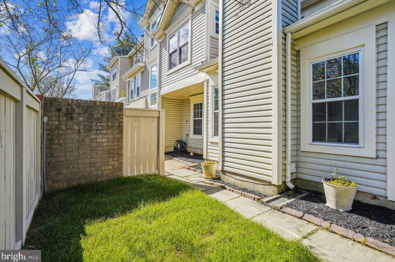 20006 Canebrake Ct, Gaithersburg MD  20886-4943 exterior