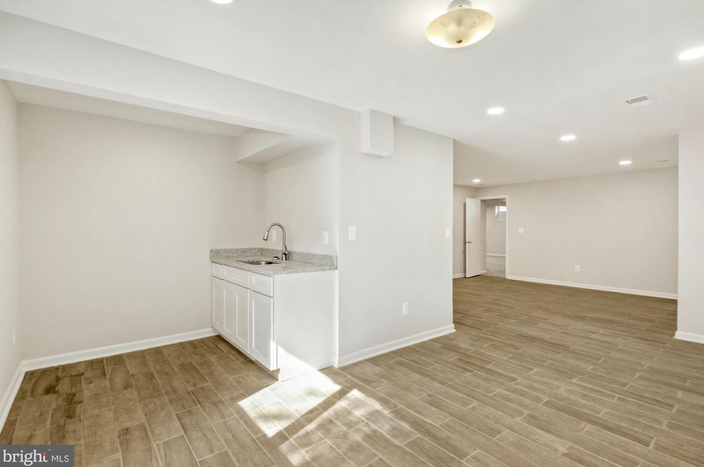 6203 Winston Dr, Bethesda MD  20817-5817 exterior