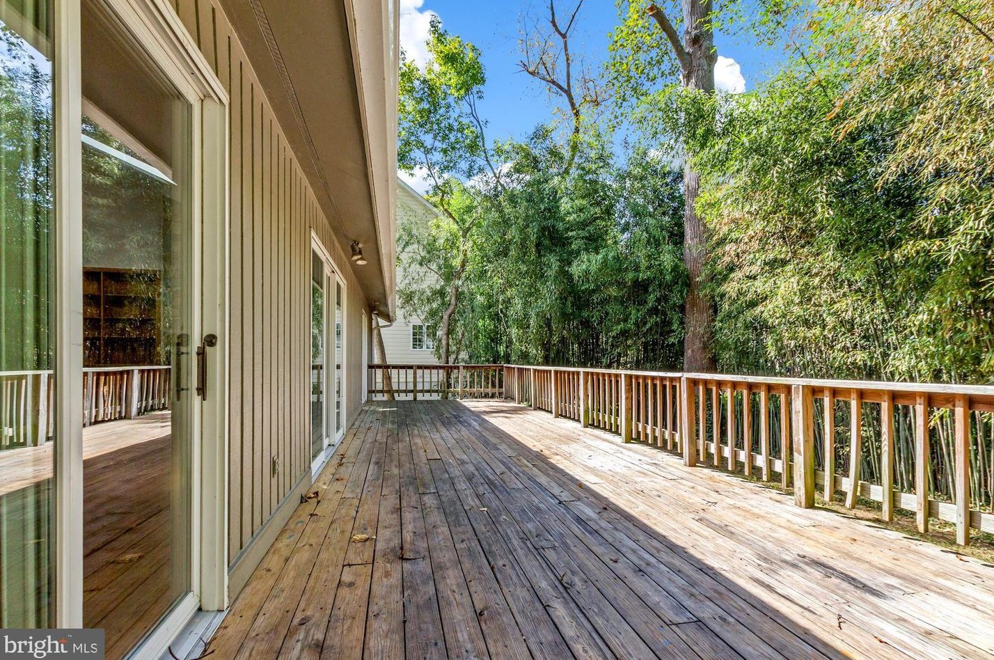 6203 Winston Dr, Bethesda MD  20817-5817 exterior