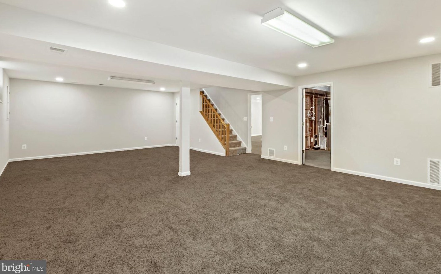 6203 Winston Dr, Bethesda MD  20817-5817 exterior