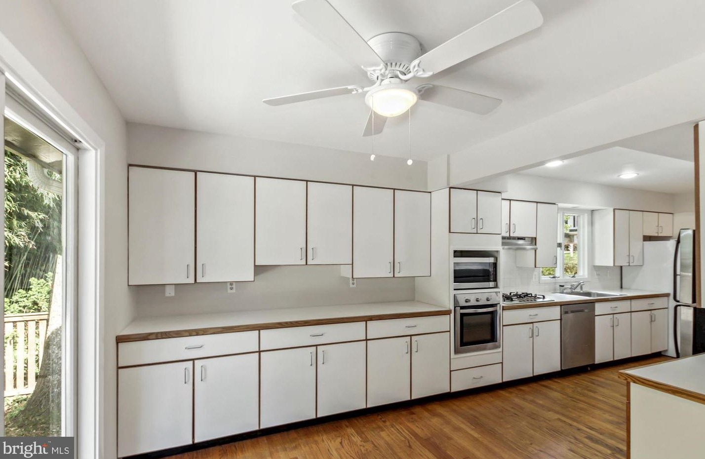 6203 Winston Dr, Bethesda MD  20817-5817 exterior