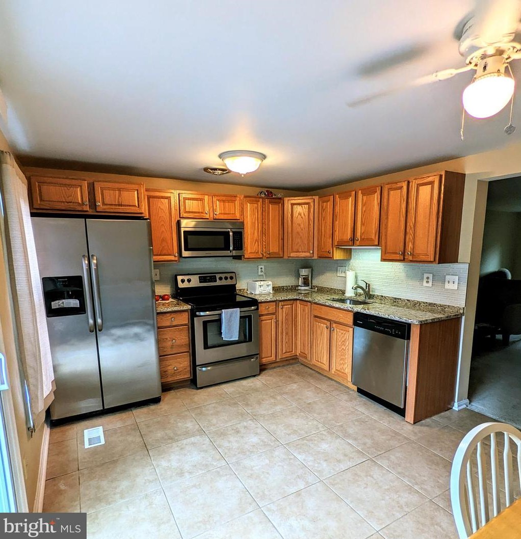 20559 Strath Haven Dr, Gaithersburg MD  20886-4058 exterior