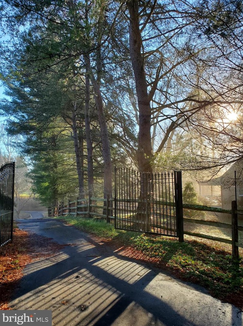 14020 Turkey Foot Rd, Gaithersburg MD  20878-3938 exterior