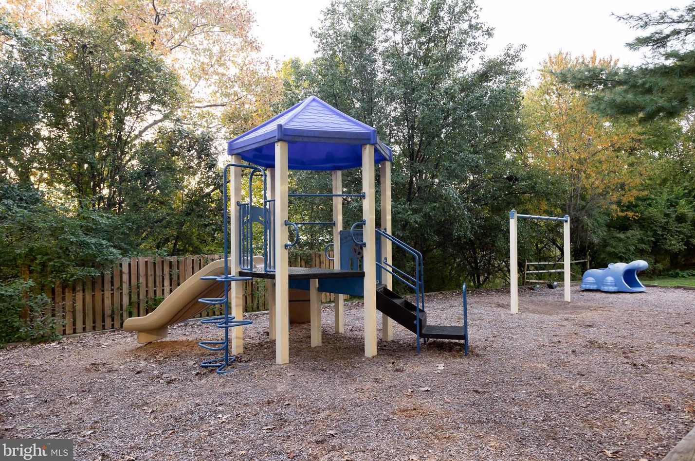 18328 Streamside Dr, Gaithersburg MD  20879-5229 exterior