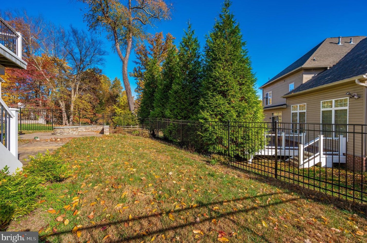 15505 Hallman Grove Ct, Gaithersburg MD  20878-3474 exterior