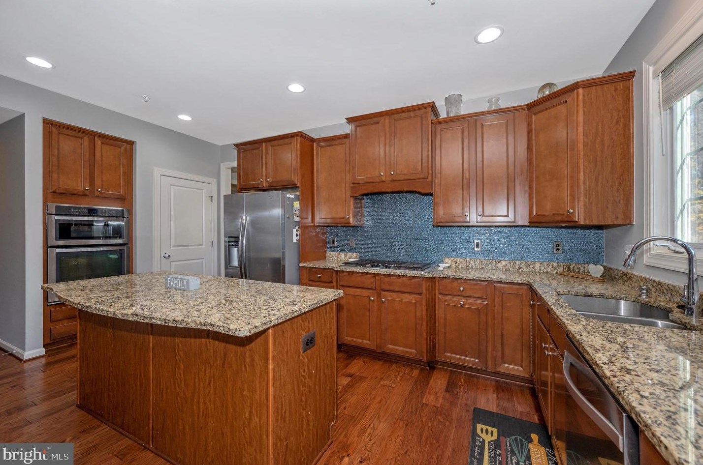 15505 Hallman Grove Ct, Gaithersburg MD  20878-3474 exterior