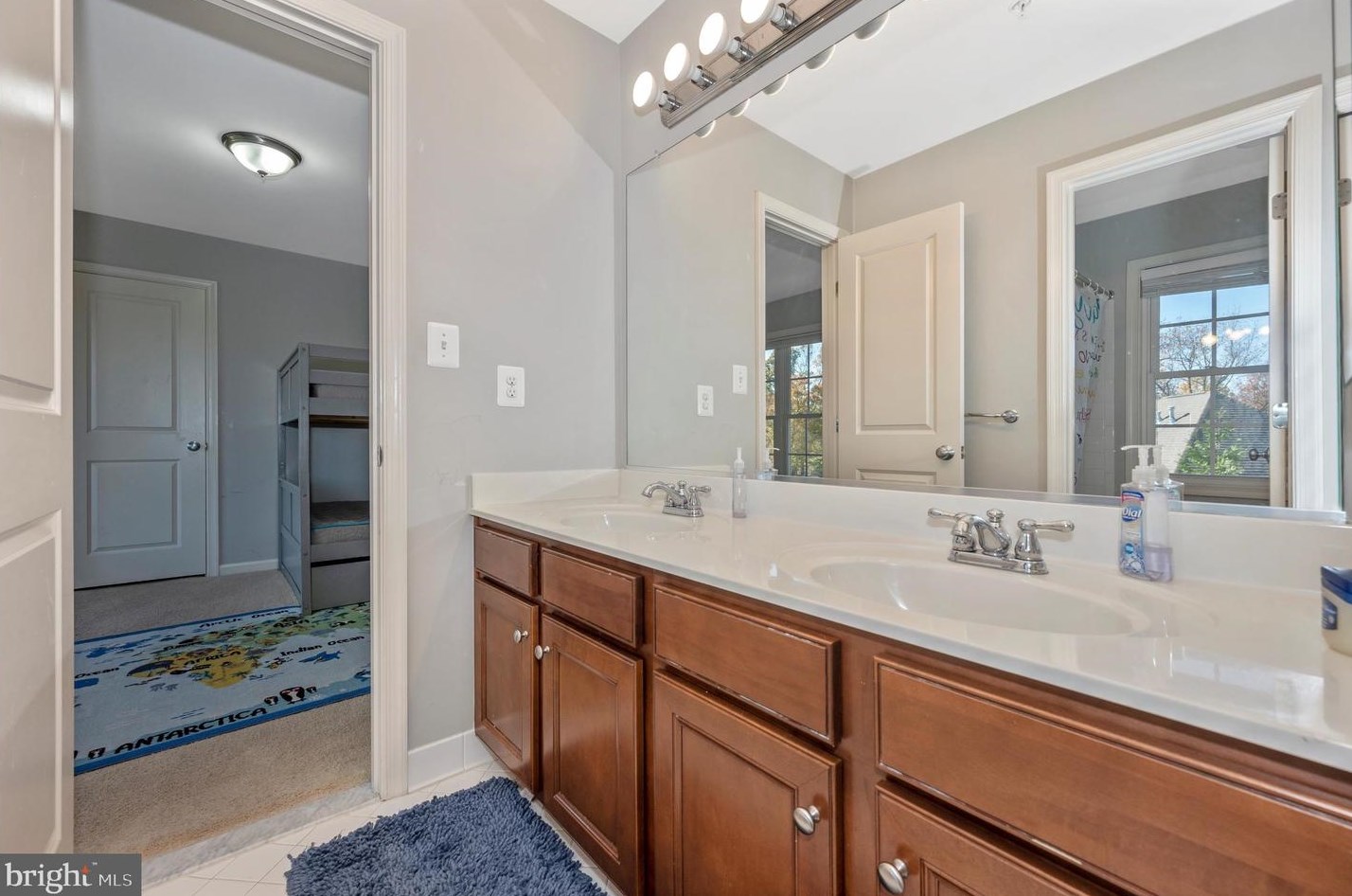 15505 Hallman Grove Ct, Gaithersburg MD  20878-3474 exterior