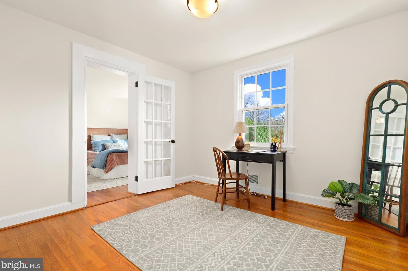 5909 Wilson Ln, Bethesda MD  20817-3854 exterior