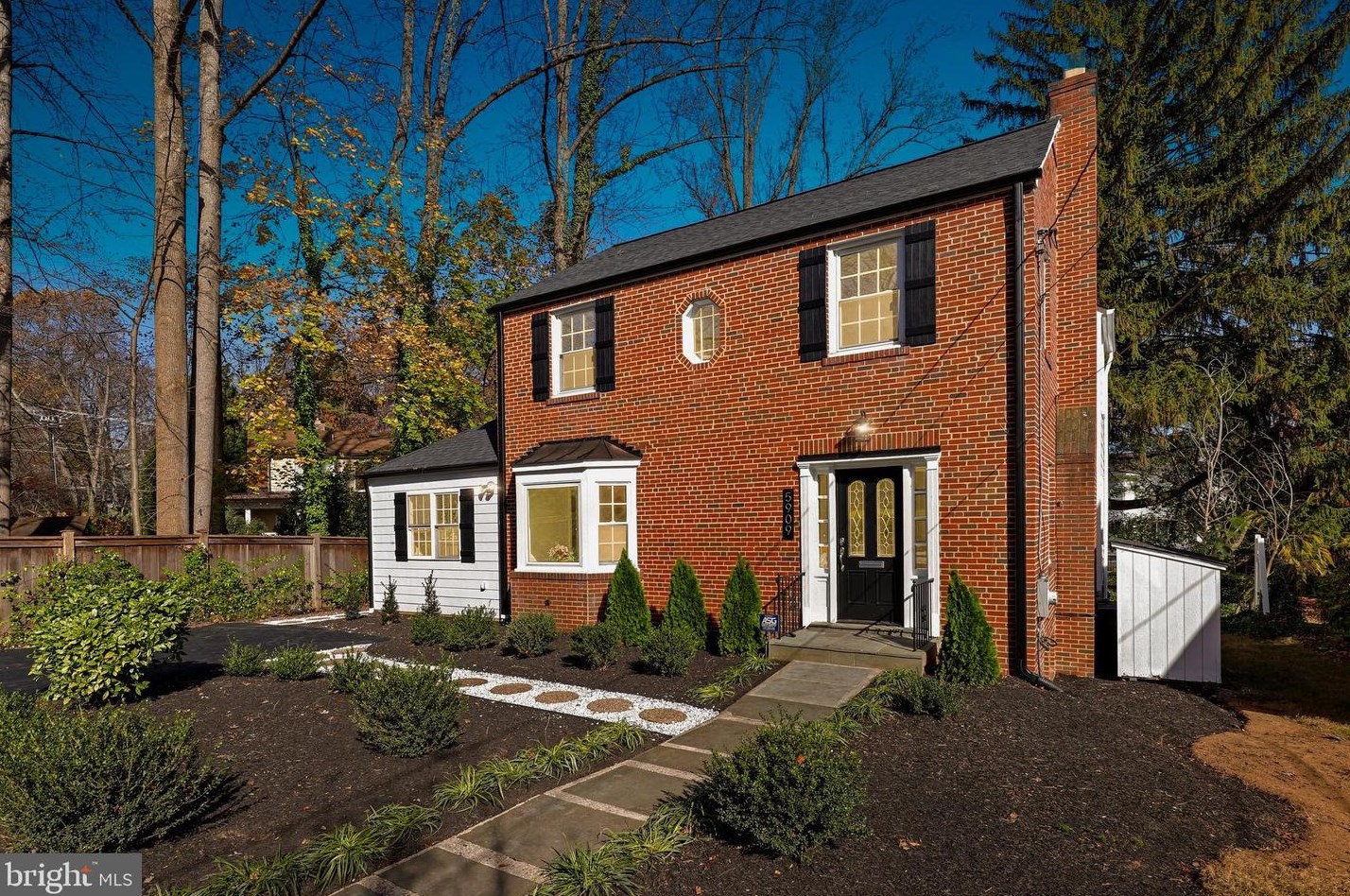 5909 Wilson Ln, Bethesda MD  20817-3854 exterior