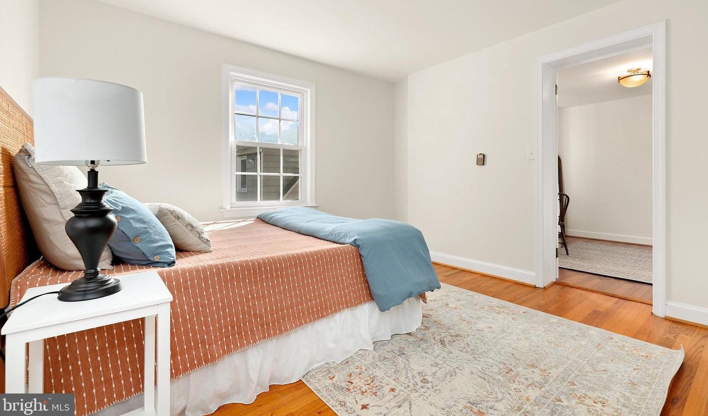 5909 Wilson Ln, Bethesda MD  20817-3854 exterior