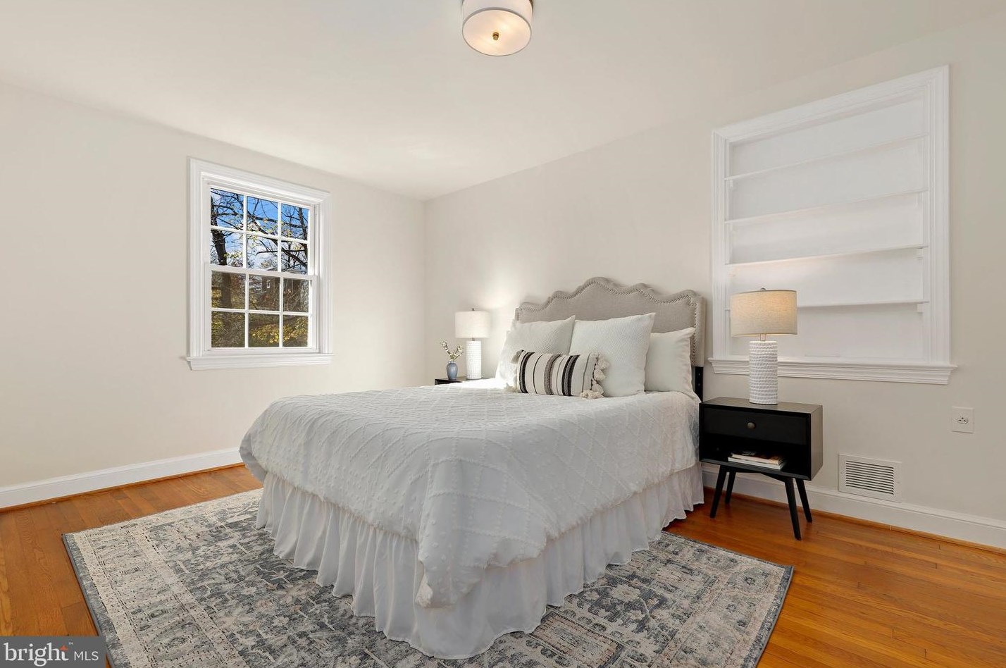 5909 Wilson Ln, Bethesda MD  20817-3854 exterior