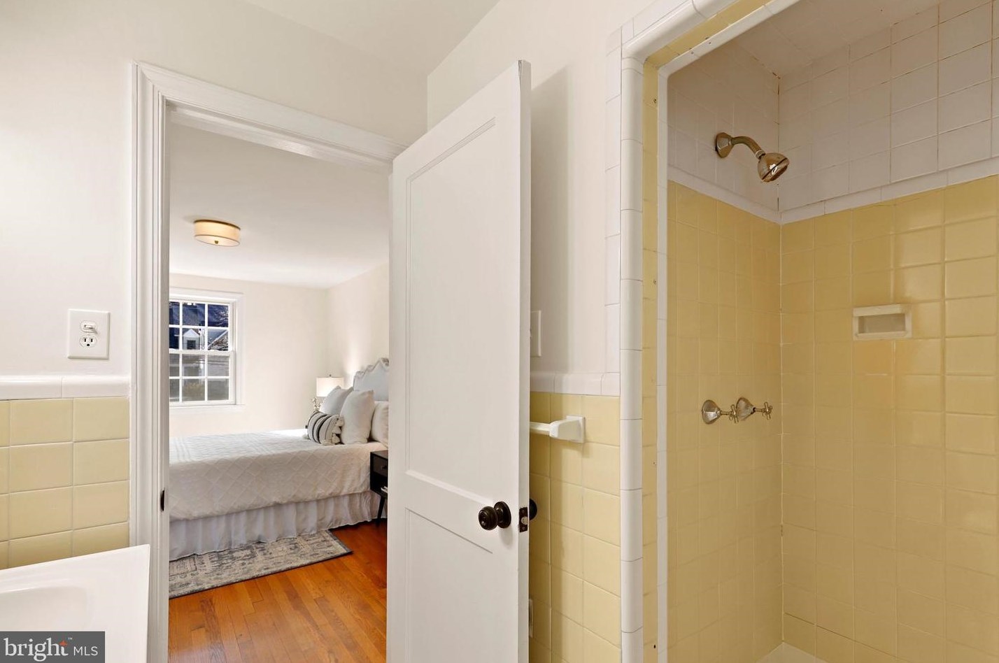 5909 Wilson Ln, Bethesda MD  20817-3854 exterior