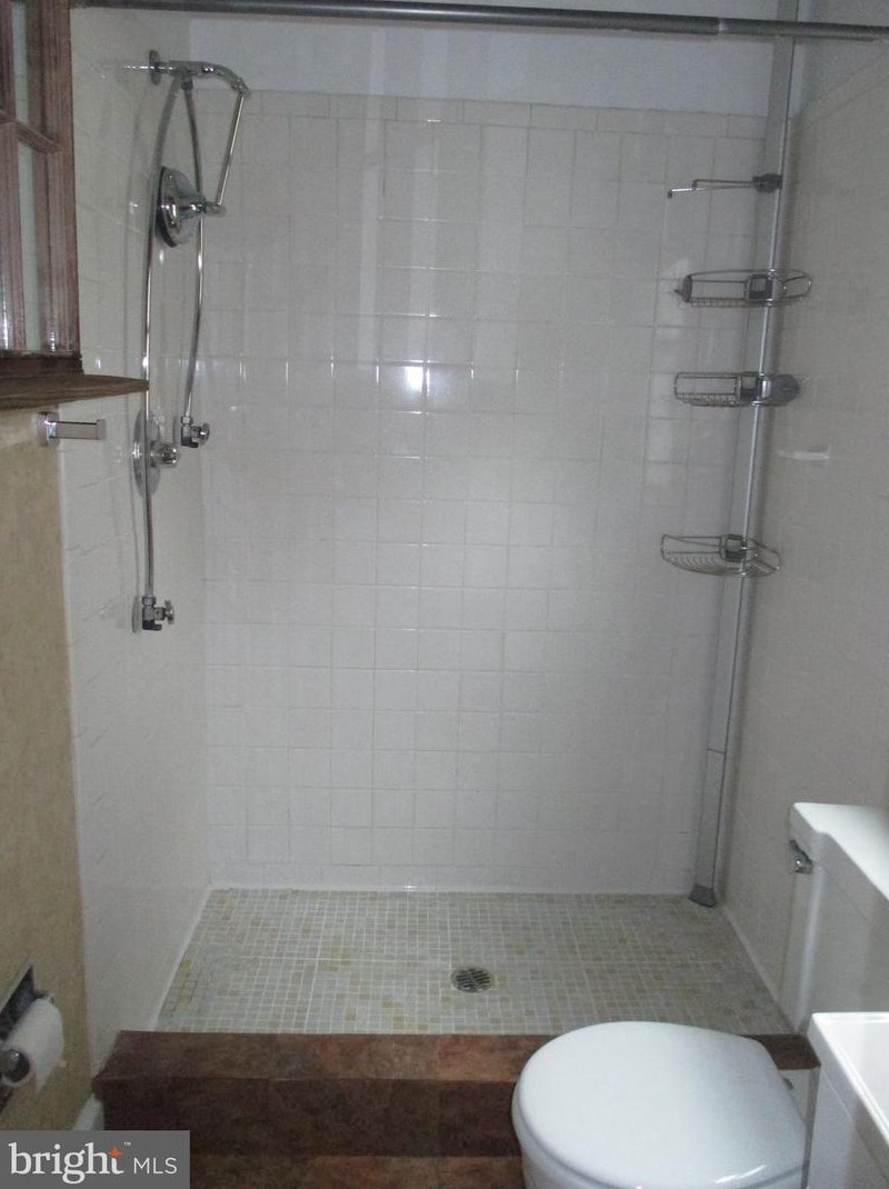 7 James St, Gaithersburg MD  20877-1929 exterior