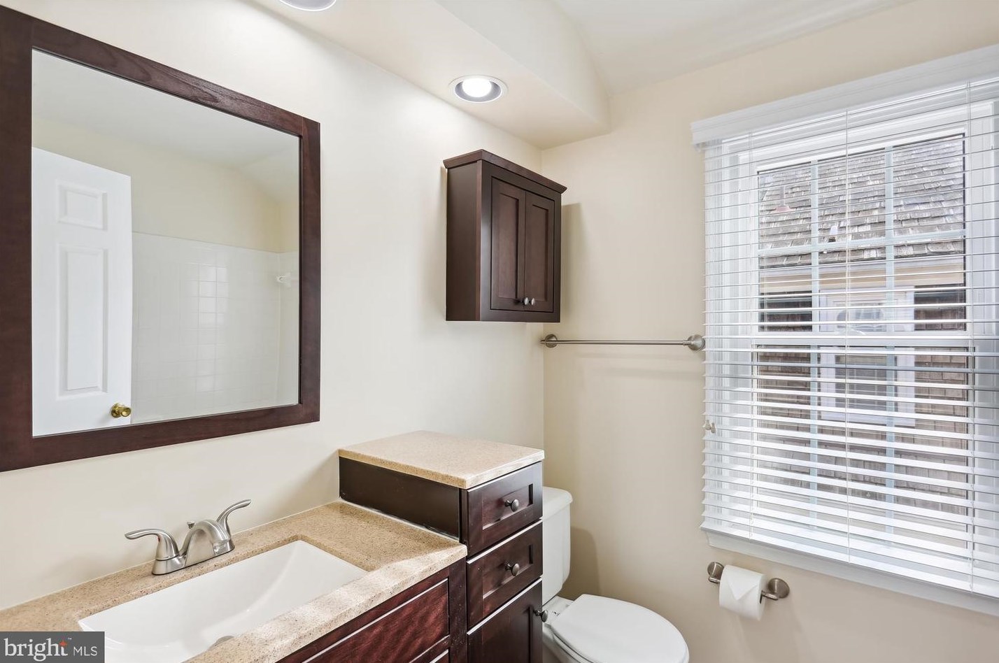 2 Linden Hall Ct, Gaithersburg MD  20877-3453 exterior