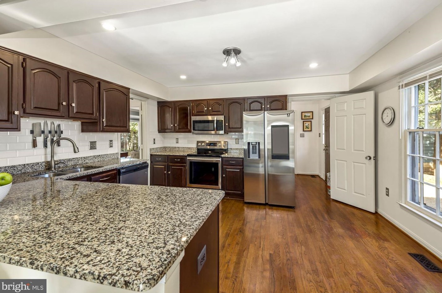 124 Billingsgate Ln, Gaithersburg MD  20877-3726 exterior