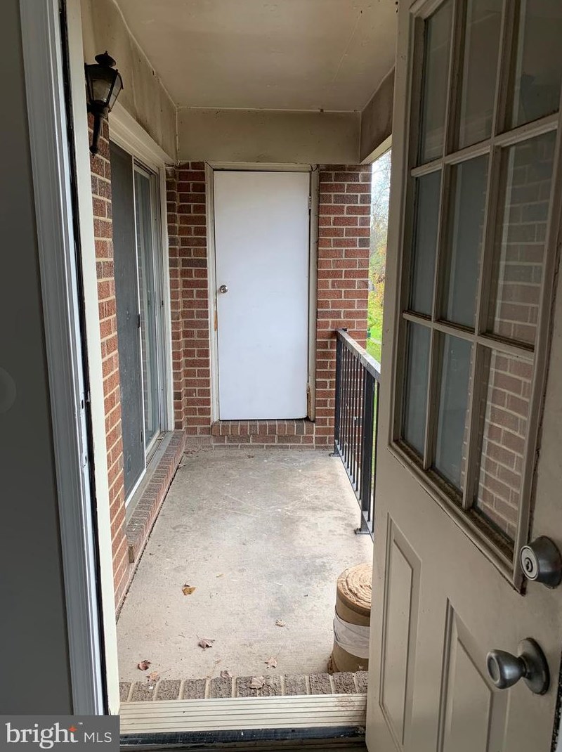 18330 Streamside Dr, Gaithersburg MD  20879-5231 exterior