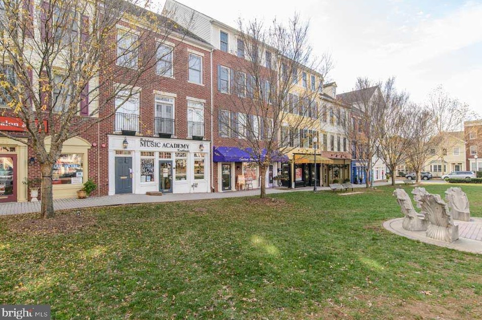 717 Main St, Gaithersburg MD 20878-5516 exterior