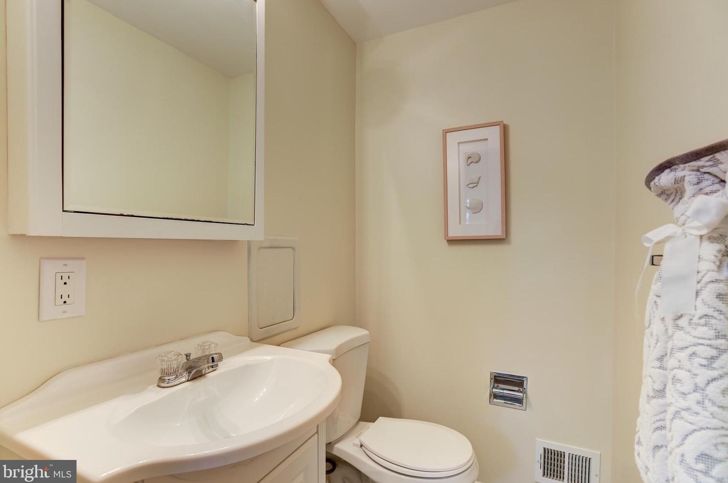 17 Bell Bluff Ct, Gaithersburg MD  20879-1115 exterior