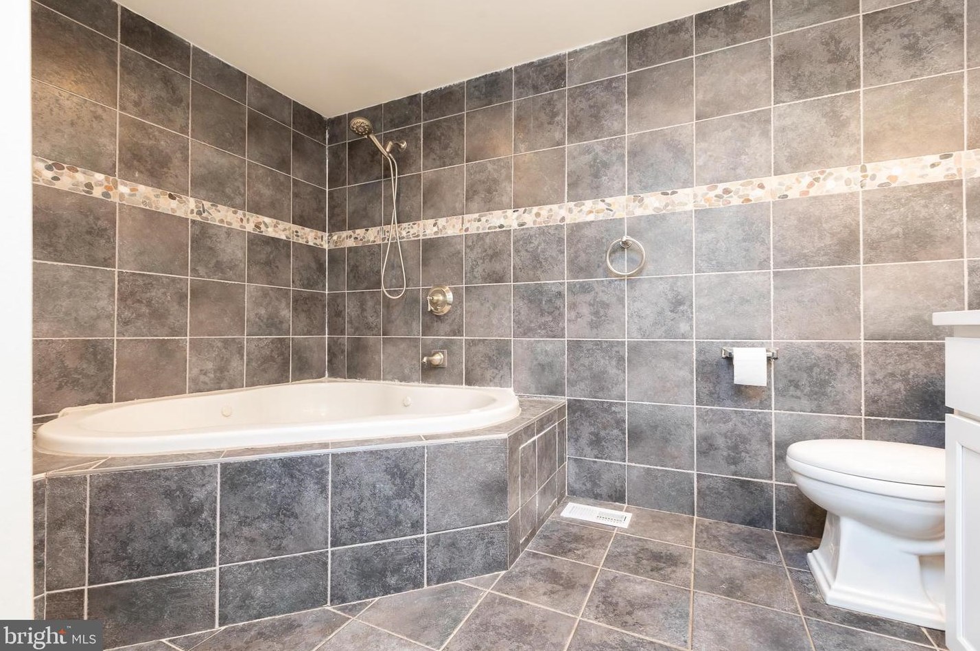 122 Holdcroft Ln, Gaithersburg MD  20878-2712 exterior