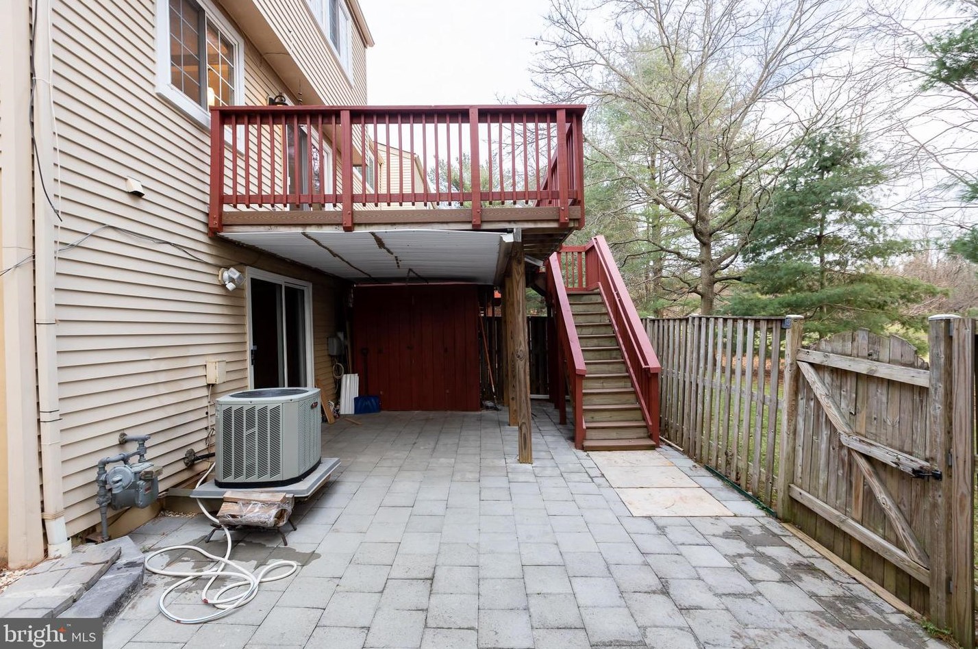 122 Holdcroft Ln, Gaithersburg MD  20878-2712 exterior