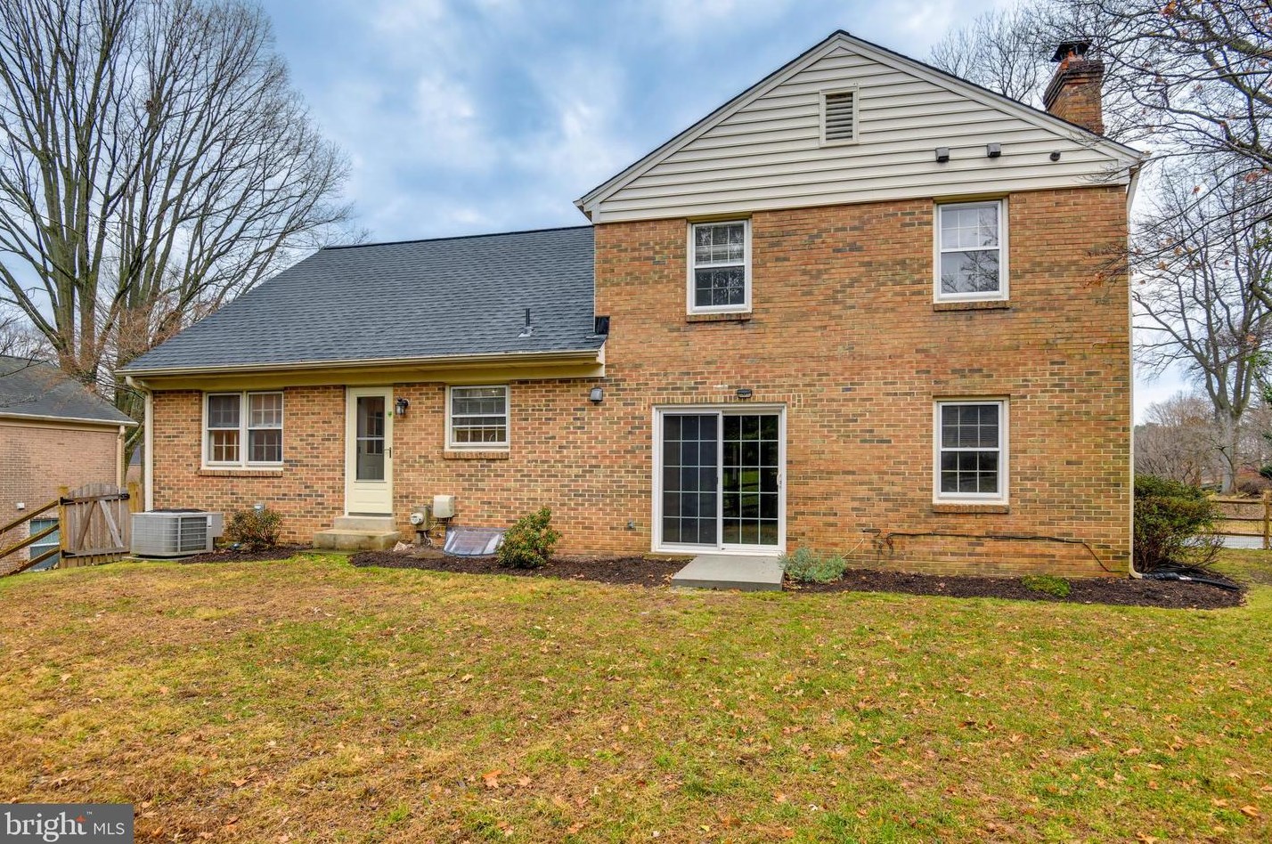 19029 Threshing Pl, Gaithersburg MD  20886-3143 exterior