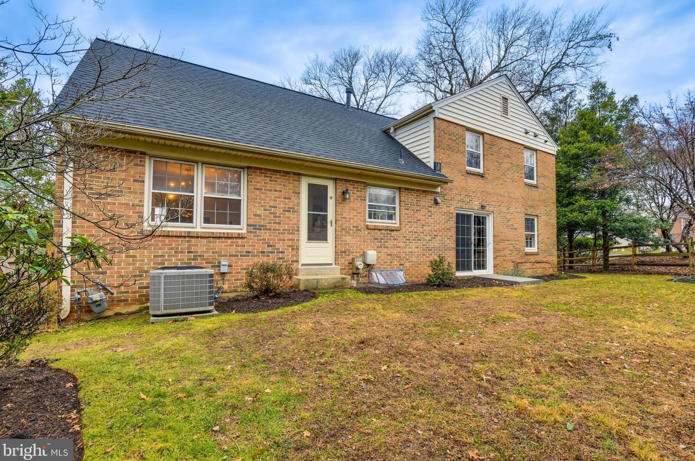 19029 Threshing Pl, Gaithersburg MD  20886-3143 exterior