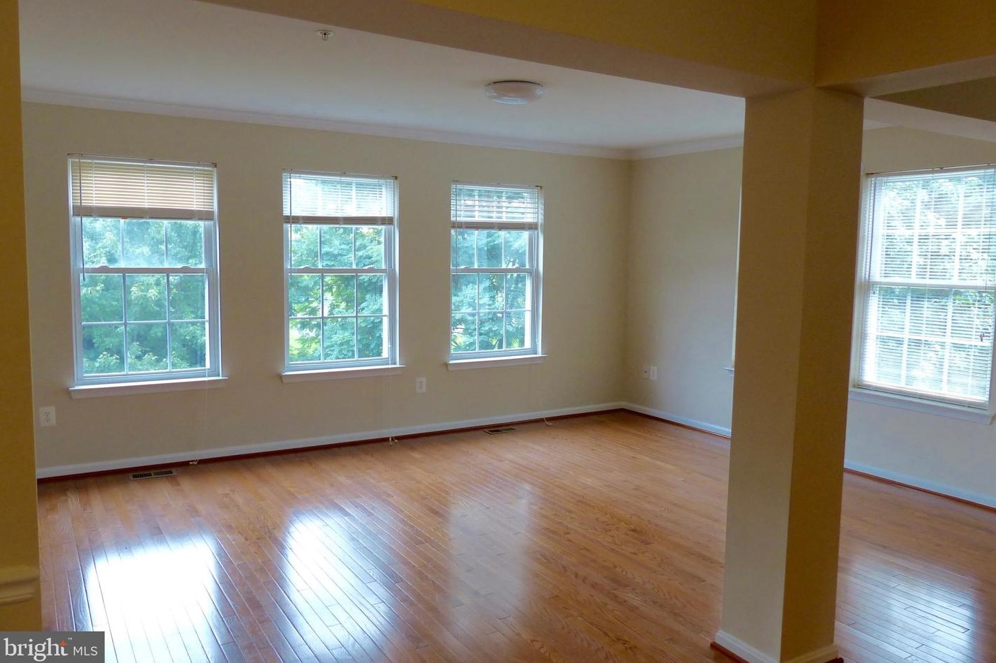 18701 Falling River Dr, Gaithersburg MD  20879-6229 exterior