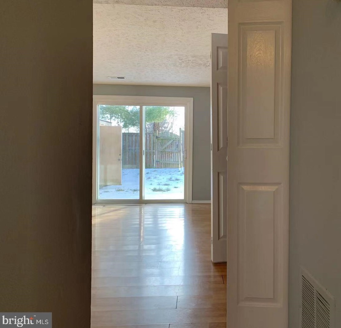 18633 Cross Country Ln, Gaithersburg MD  20879-4604 exterior
