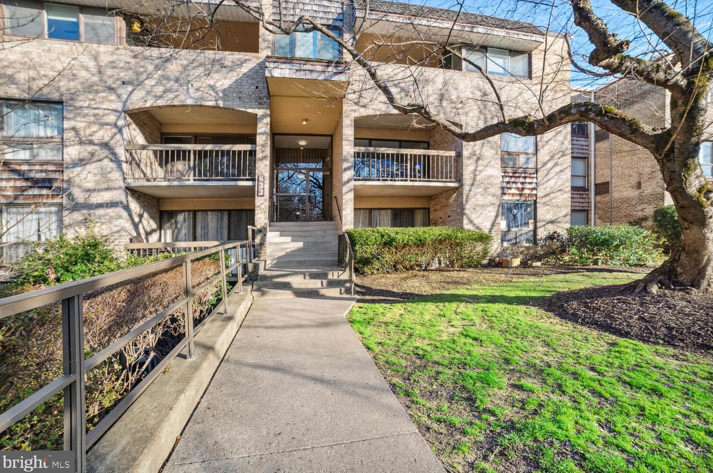433 Christopher Ave, Gaithersburg MD  20879-3538 exterior