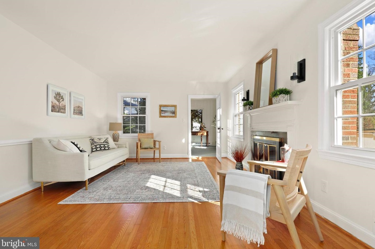 5909 Wilson Ln, Bethesda MD  20817-3854 exterior