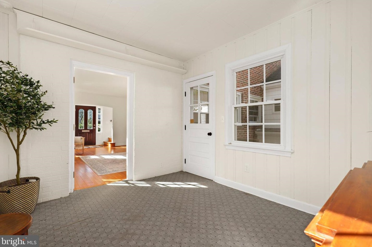 5909 Wilson Ln, Bethesda MD  20817-3854 exterior