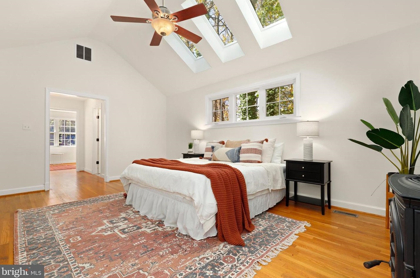 5909 Wilson Ln, Bethesda MD  20817-3854 exterior