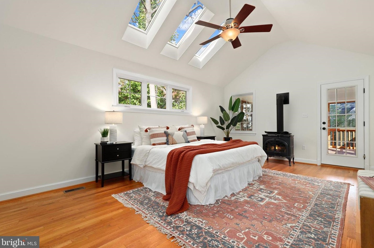 5909 Wilson Ln, Bethesda MD  20817-3854 exterior