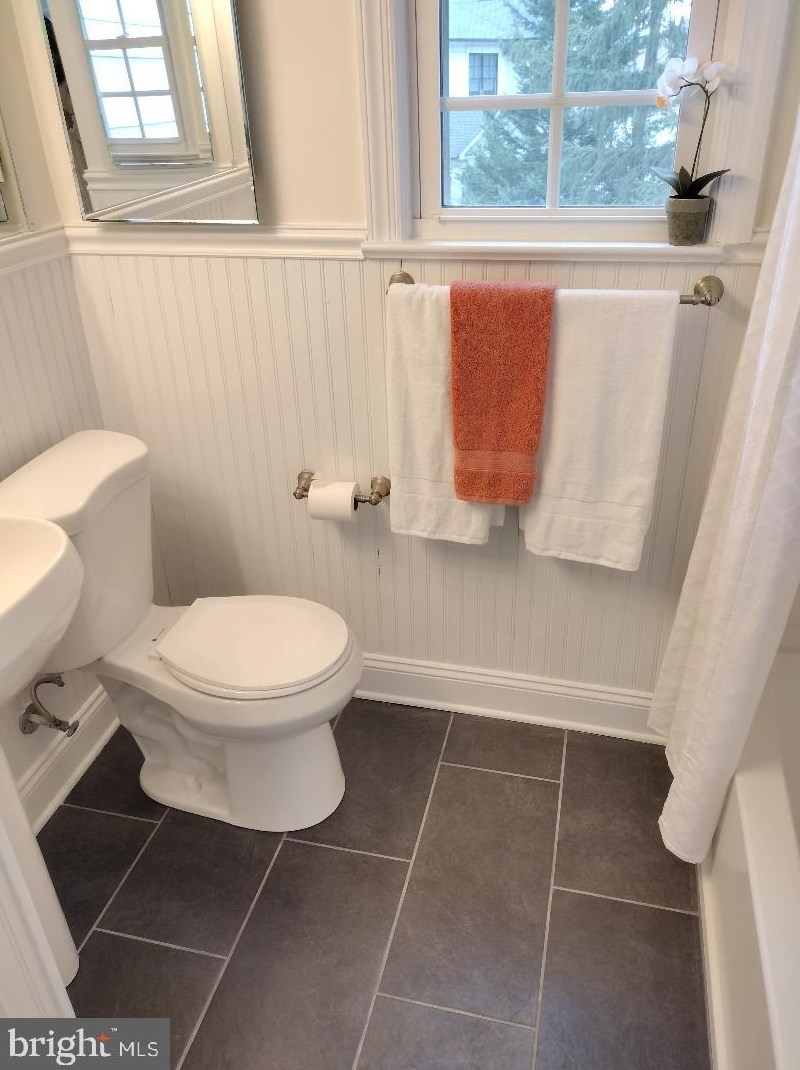 5909 Wilson Ln, Bethesda MD  20817-3854 exterior